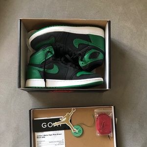 Pine green Jordan 1’s